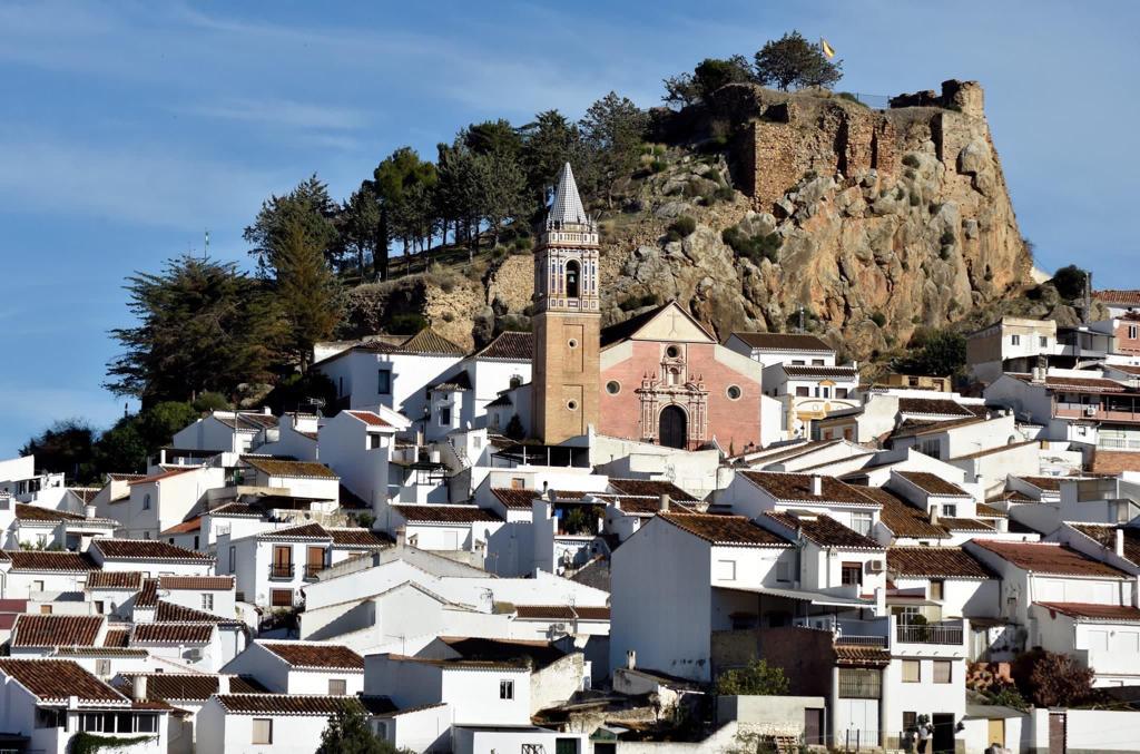 Finalizan las obras de restauración de la fachada de la parroquia de Ardales