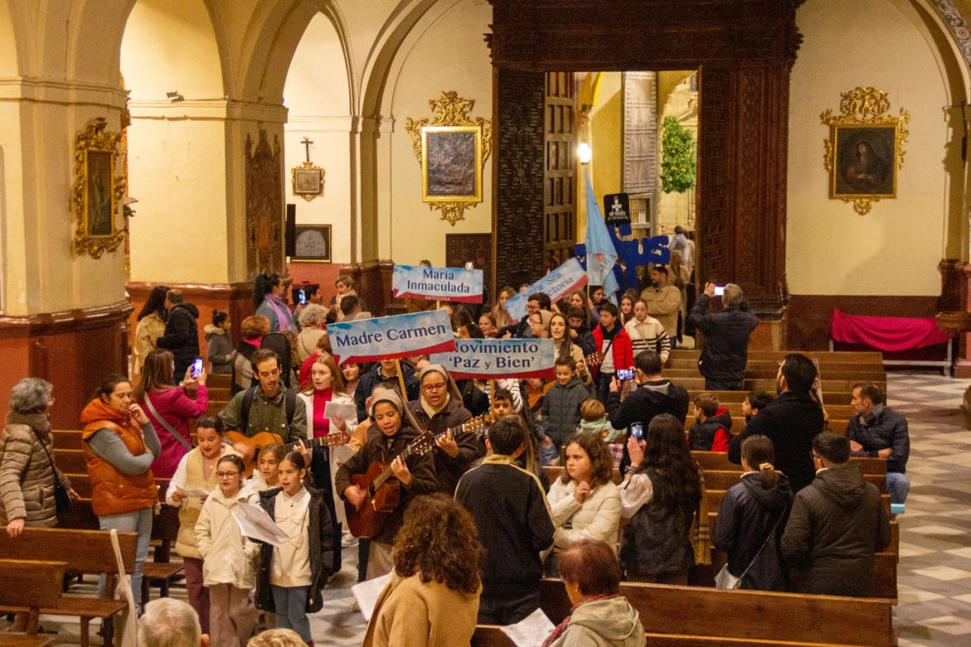 La Cruz de los Jóvenes peregrina por Antequera // SML