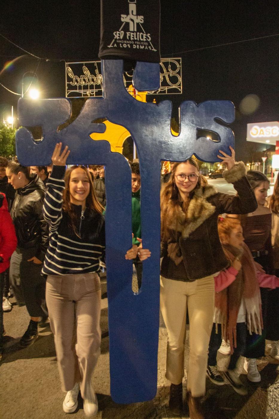 La Cruz de los Jóvenes peregrina por Antequera // SML