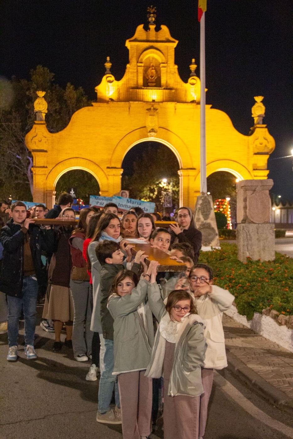La Cruz de los Jóvenes peregrina por Antequera // SML