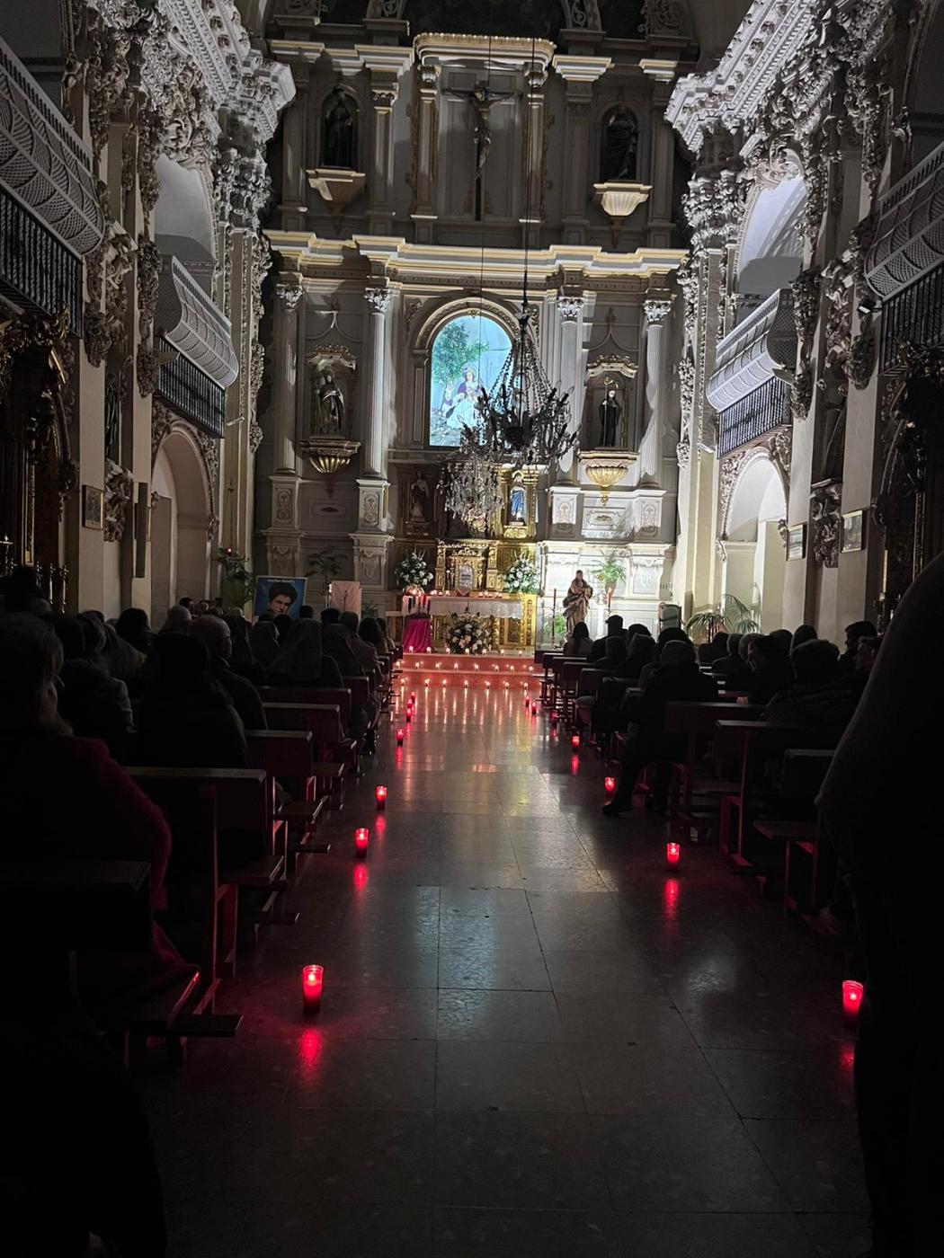 Los jóvenes de Antequera viven la fiesta de su Madre