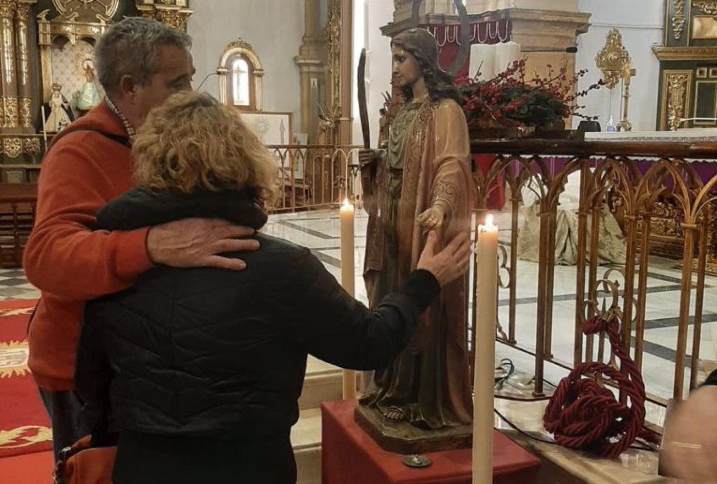 Visita de miembros de la ONCE a la parroquia de la Encarnación de Marbella con motivo de la fiesta de Santa Lucía