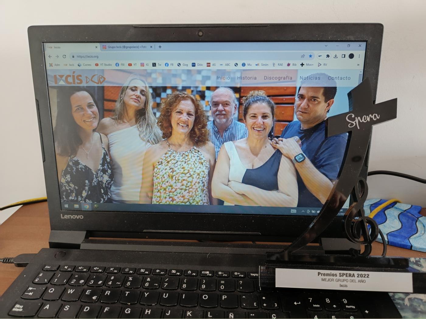 Nos rezamos cantando, con Ixcís