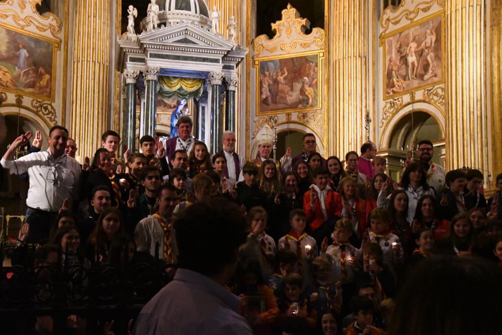 Una niña y un periodista hicieron posible la llegada de la Luz de la Paz desde Belén