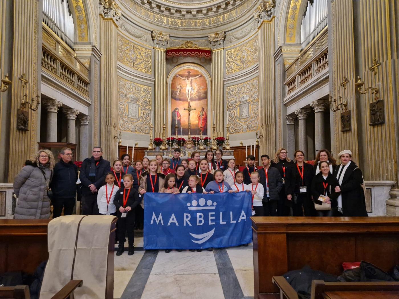 El papa Francisco a la Escolanía de Marbella: «¿Dónde están las castañuelas?»
