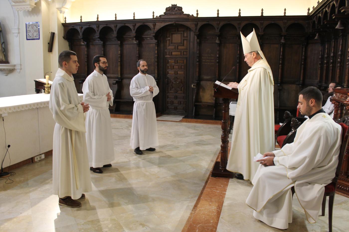 Seminario y clero se encuentran por la fiesta de san Sebastián y santo Tomás