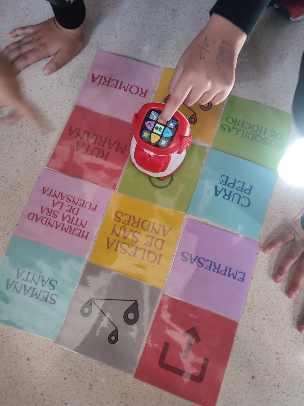 Alba Jiménez, profe de Reli, implica al Colegio Carazony y al pueblo de Coín en un procioso proyecto