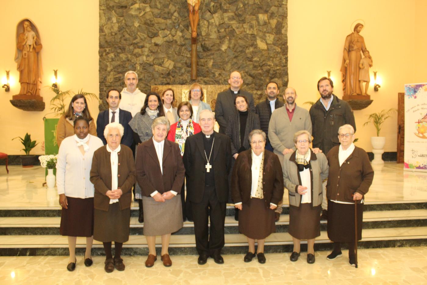 Visita del Sr. Obispo al colegio Madre Asunción de las Carmelitas del Sagrado Corazón de Jesús por el centenario de la congregación