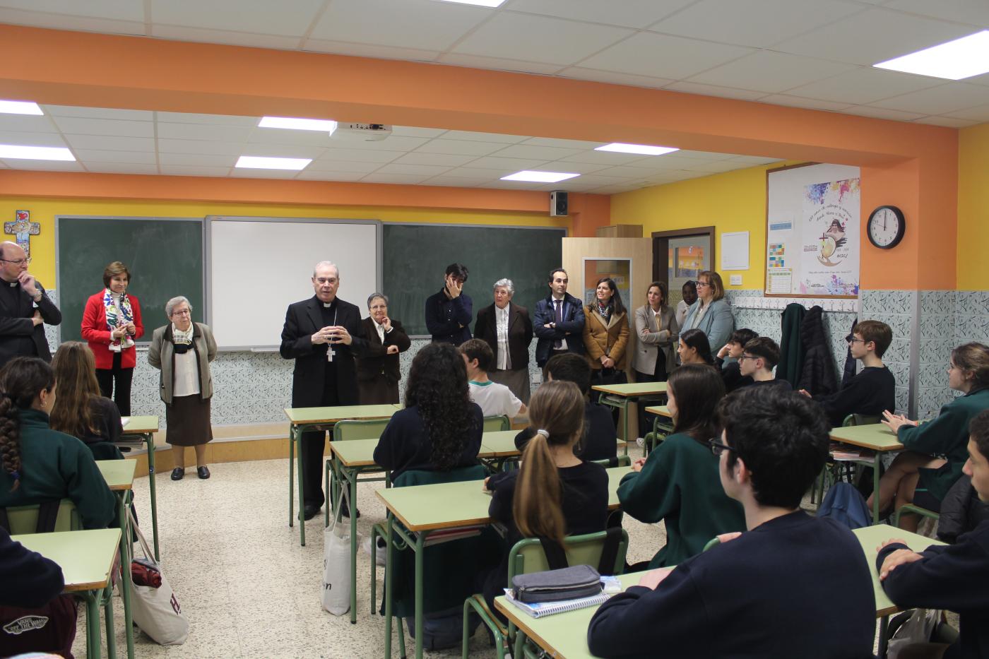 Visita del Sr. Obispo al colegio Madre Asunción de las Carmelitas del Sagrado Corazón de Jesús por el centenario de la congregación