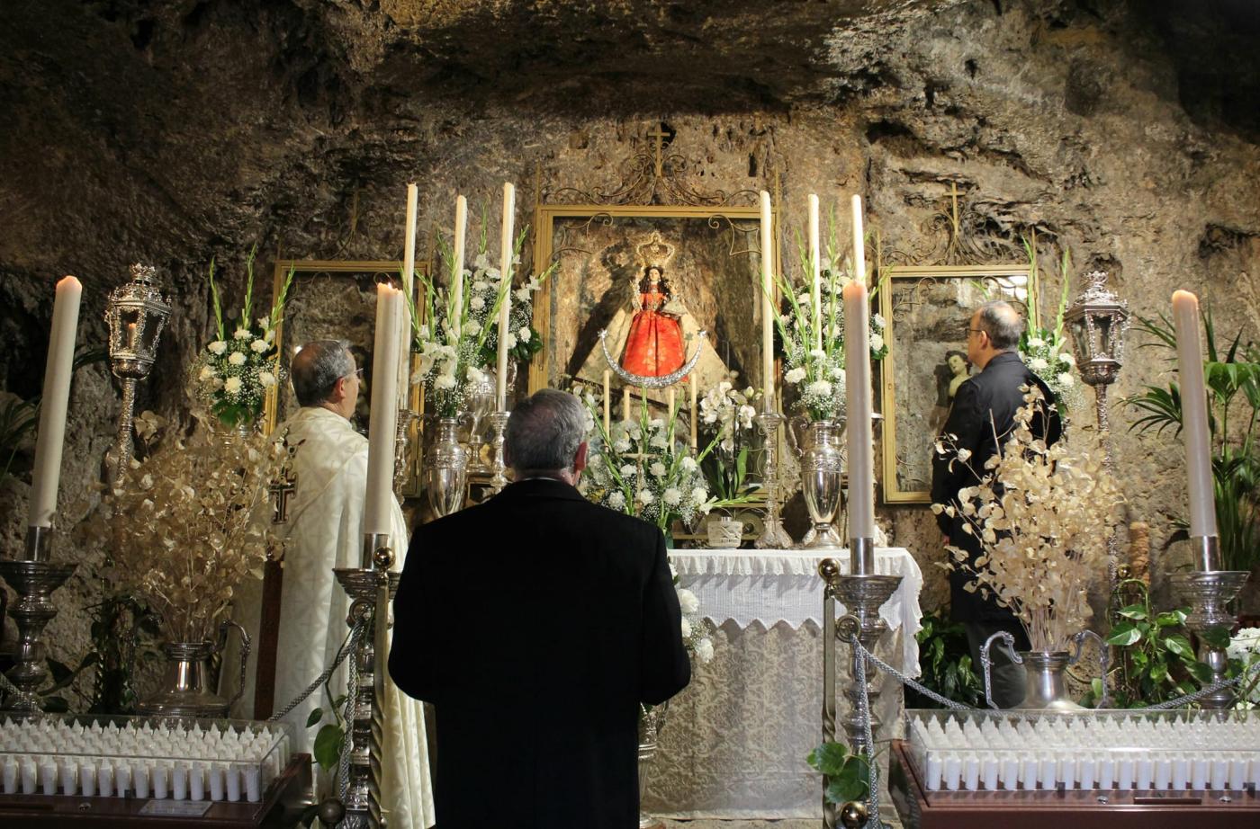 «A diario visitan nuestro pueblo cientos de personas, pero su visita, D. Jesús, es distinta»
