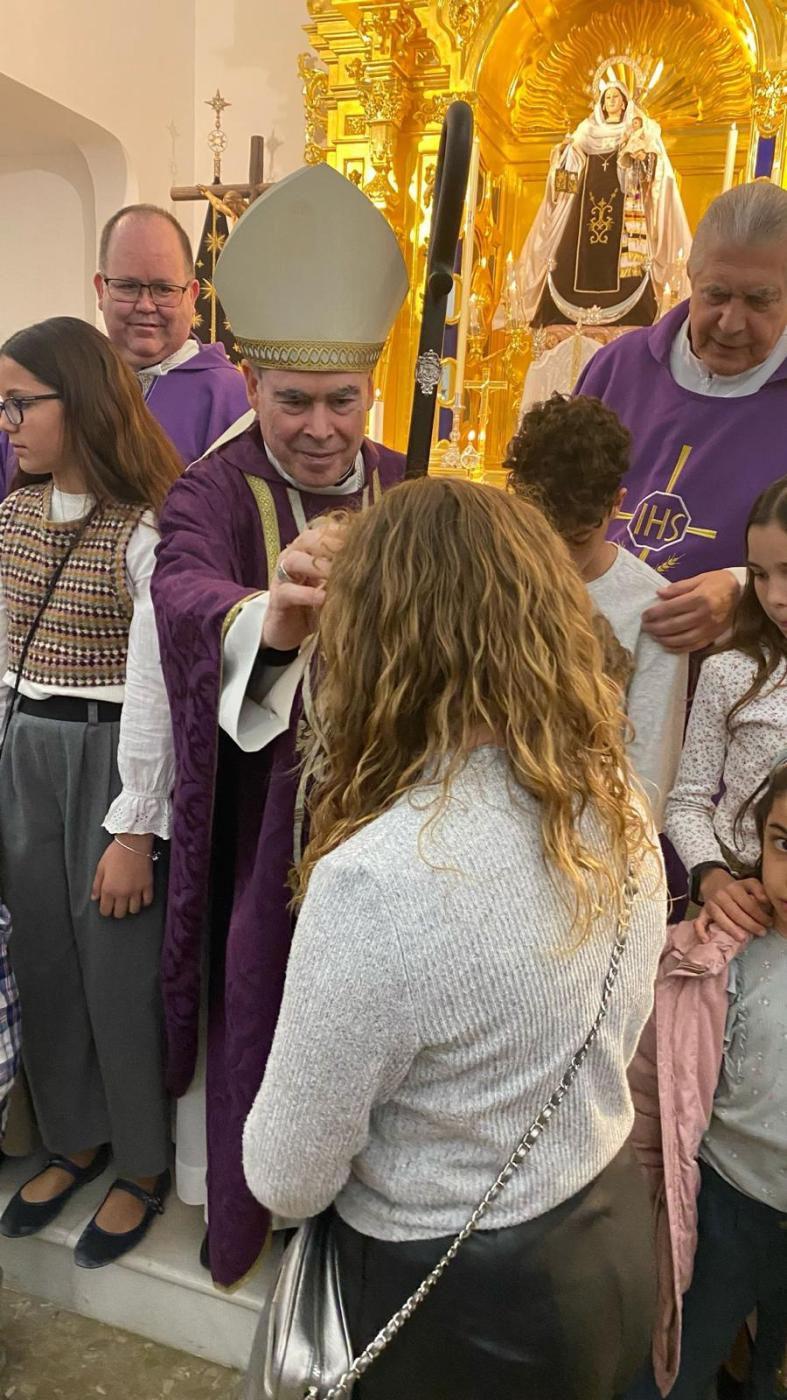 «Nuestra pequeña iglesia es un mar sin orillas en el que muchos se paran para venerar a Ntra. Sra. del Carmen»