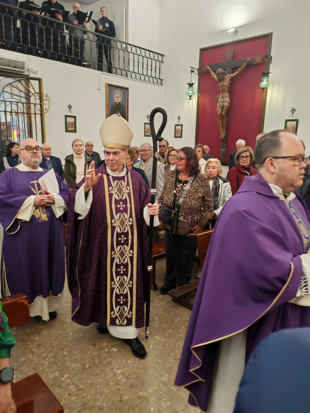 «Nuestra pequeña iglesia es un mar sin orillas en el que muchos se paran para venerar a Ntra. Sra. del Carmen»
