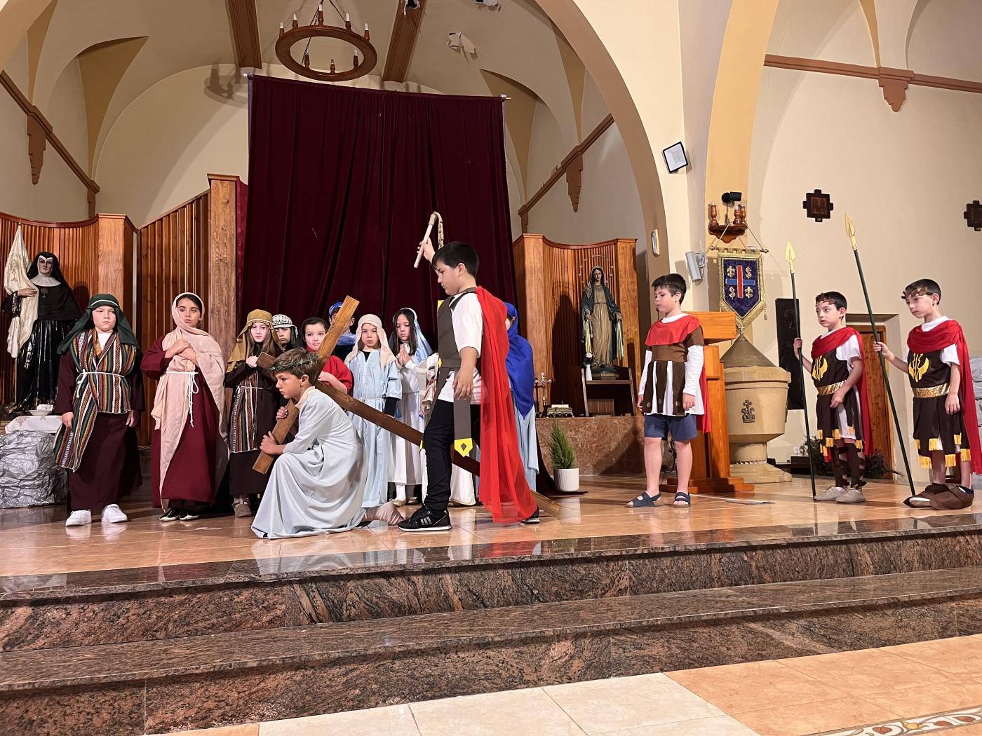 Los niños y adolescentes de Melilla ponen en escena un Via Crucis viviente