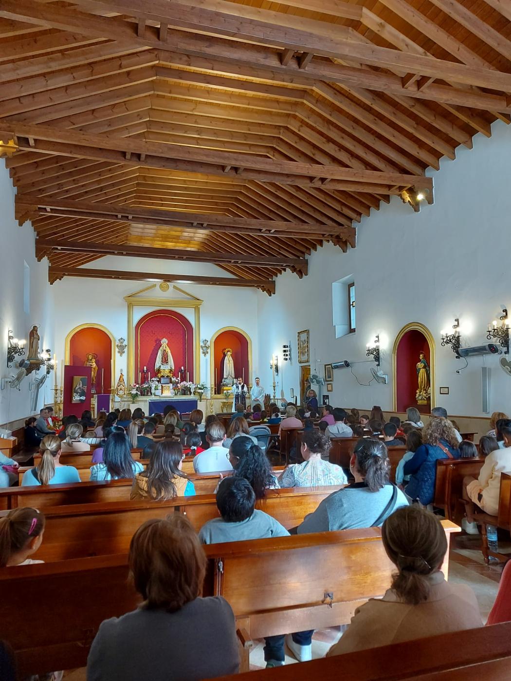 Joven y sentido Via Crucis en Álora