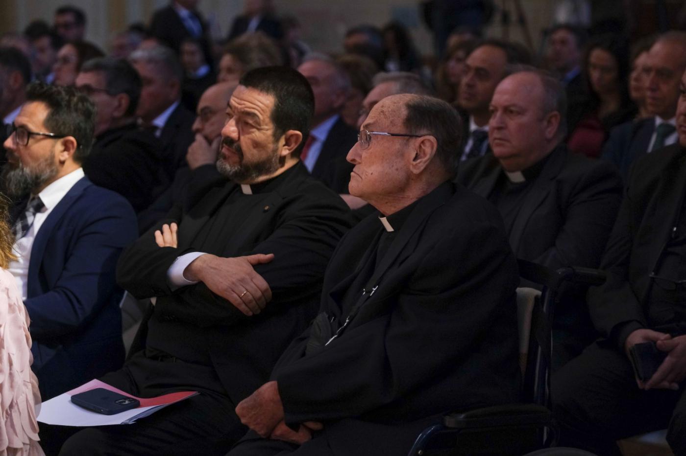 Varias intervenciones recordaron la gran labor que hizo el que fuera deán de la Catedral, Francisco García Mota, presente en el acto // F. SILVA