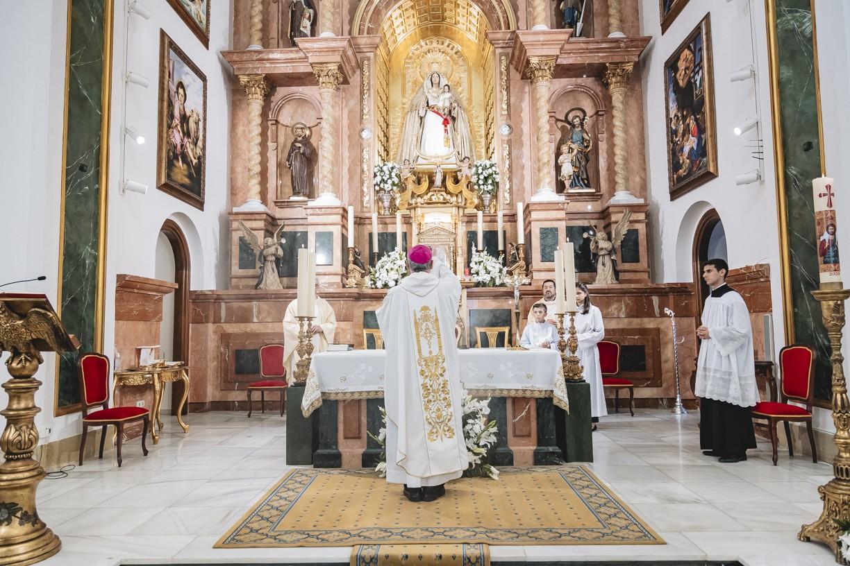 Mons. Catalá visita la parroquia de los Remedios en Estepona
