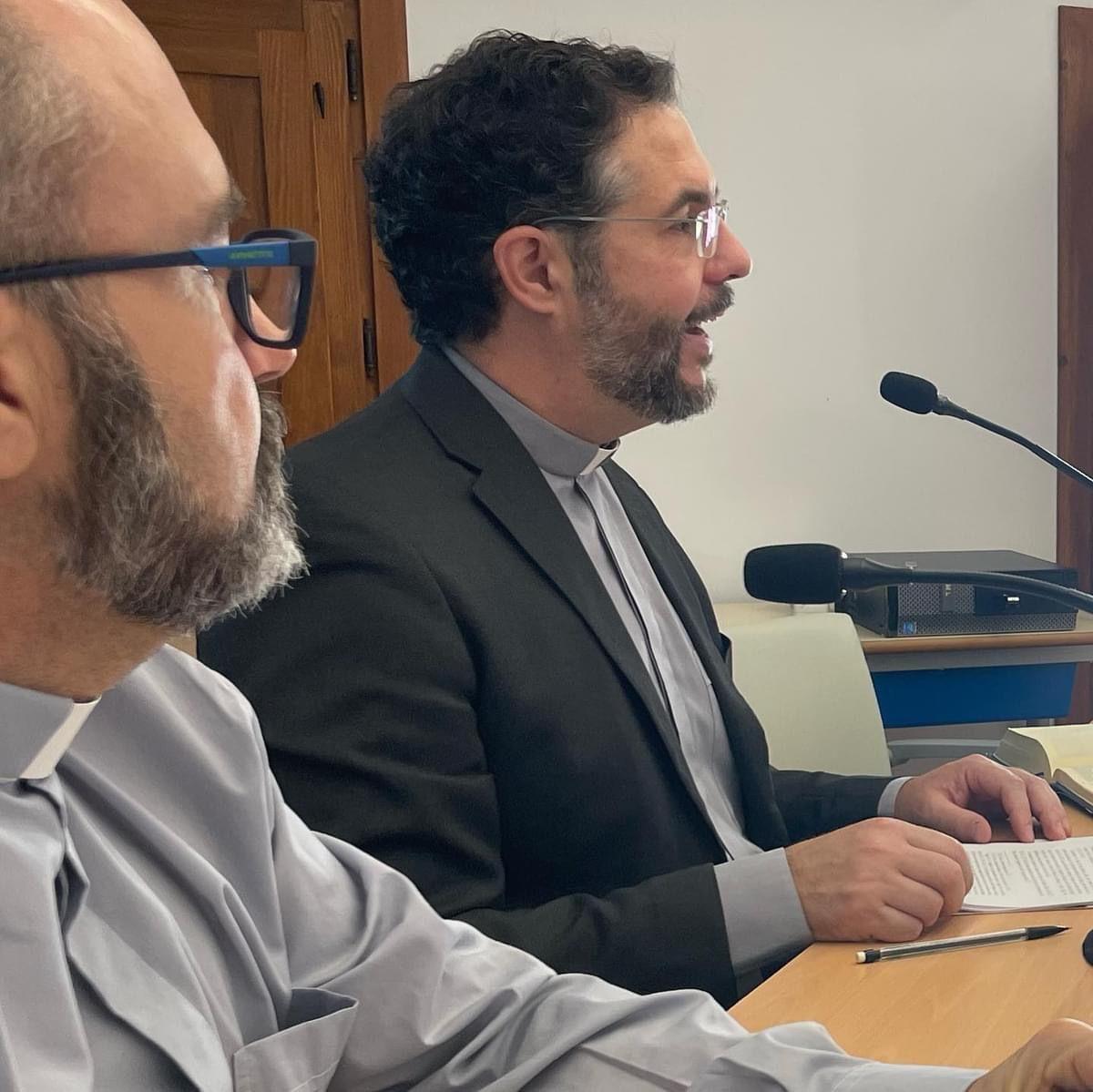 El profesor Ignacio Rojas cierra el curso del CESET que invitaba a fijar los ojos en Jesús