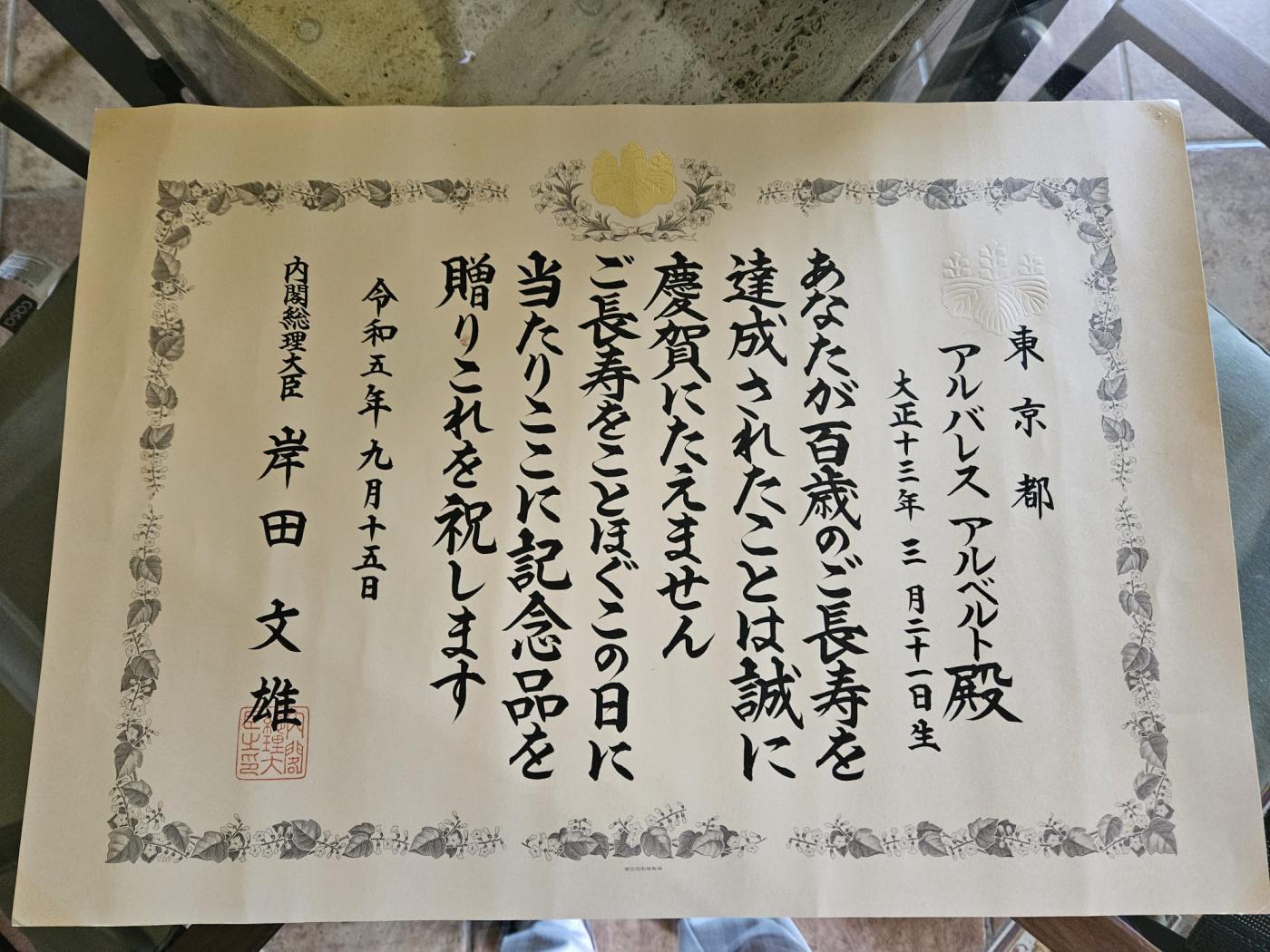 Felicitación al Padre Alberto Álvarez SJ por su 100 cumpleaños de parte del primer ministro de Japón