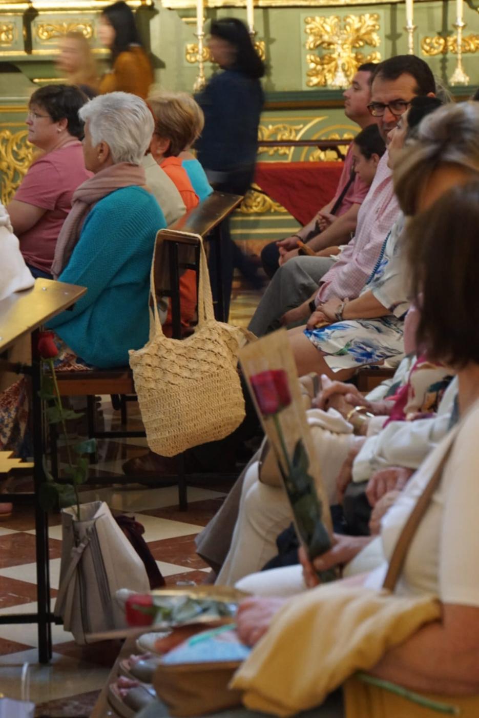 Bendición de las rosas en la fiesta de Santa Rita de Casia en la iglesia de San Agustín