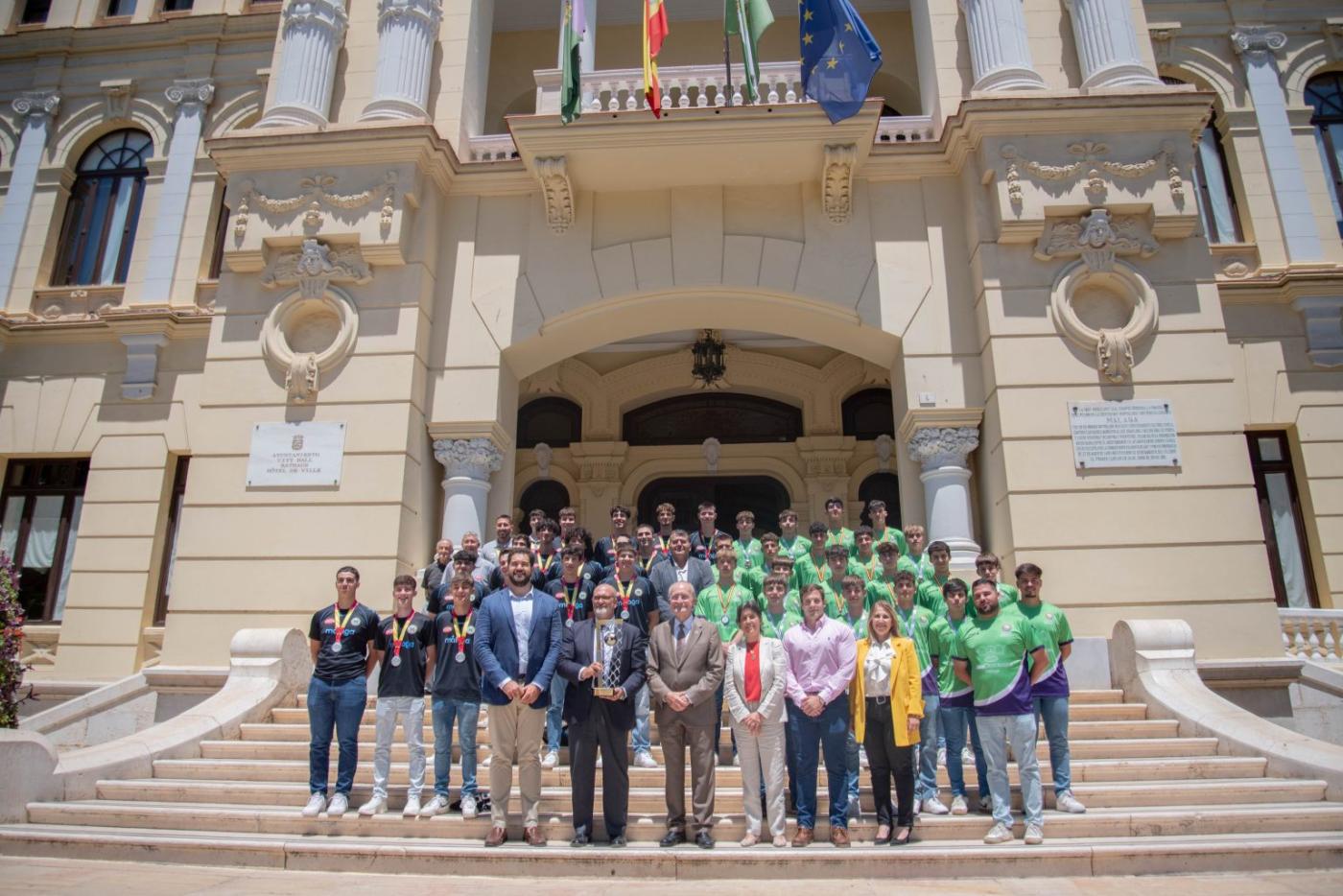 Recepción del alcalde de Málaga al cadete masculino de balonmano de Fundación Victoria