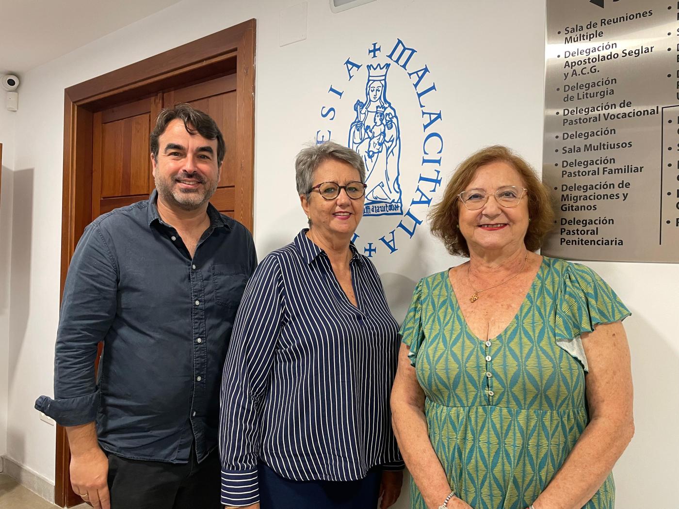 «Las antiguas alumnas de las Escuelas Parroquiales de la Victoria peregrinamos juntas ante la Patrona gracias a Facebook»