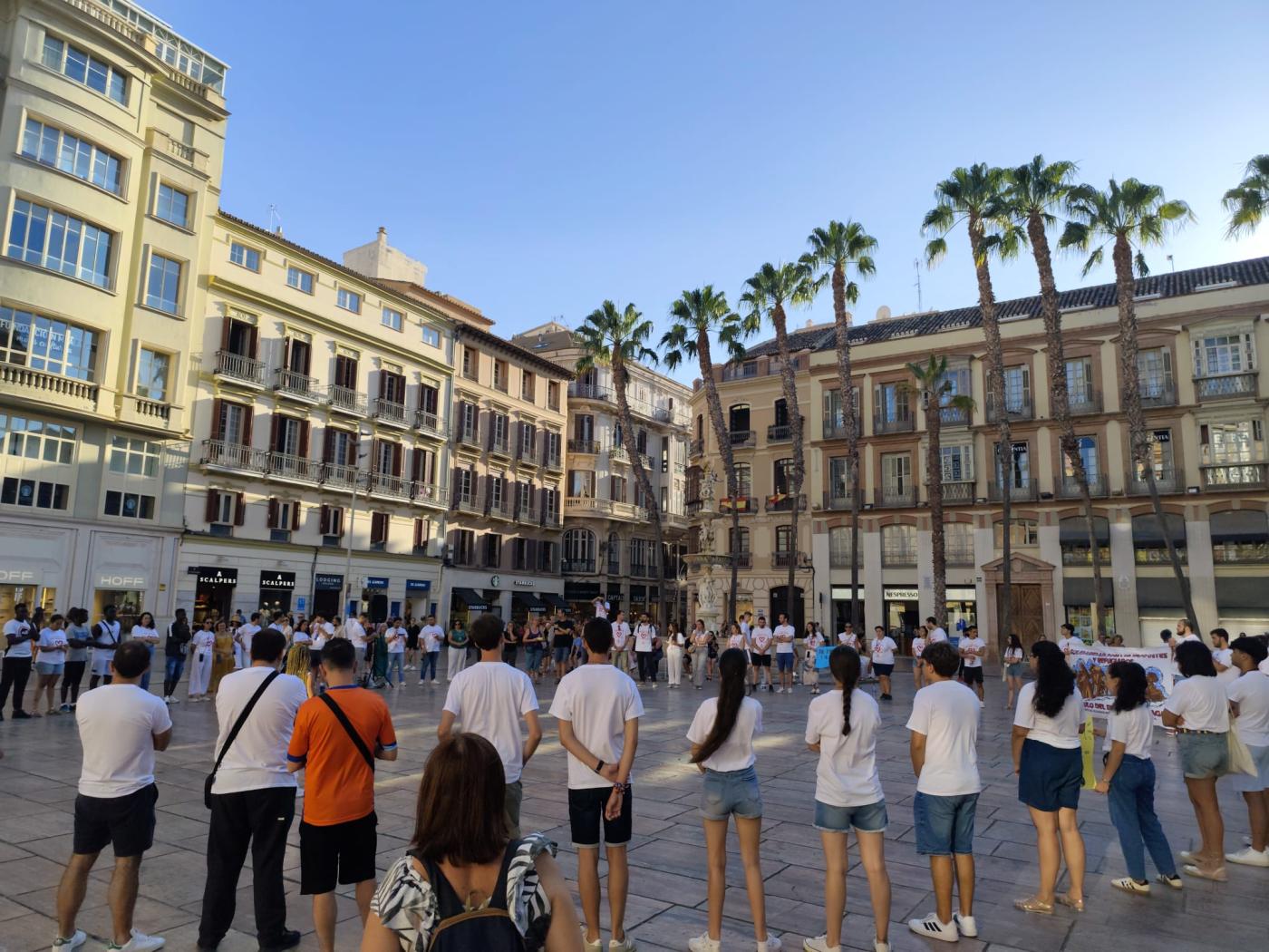 Jóvenes del CTL 2024 en el Círculo del Silencio