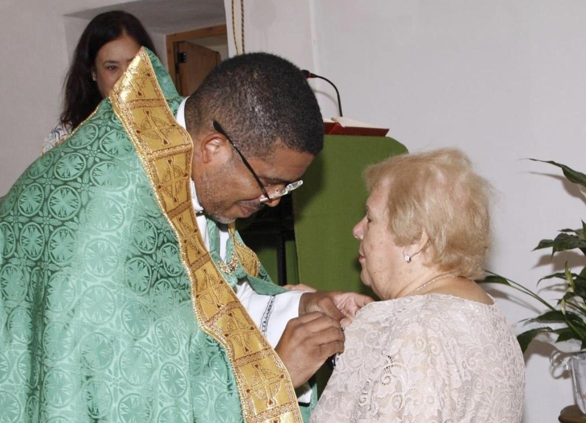 Adela López: «Cuando era pequeña, me encantaba recoger flores del campo para adornar mi iglesia»