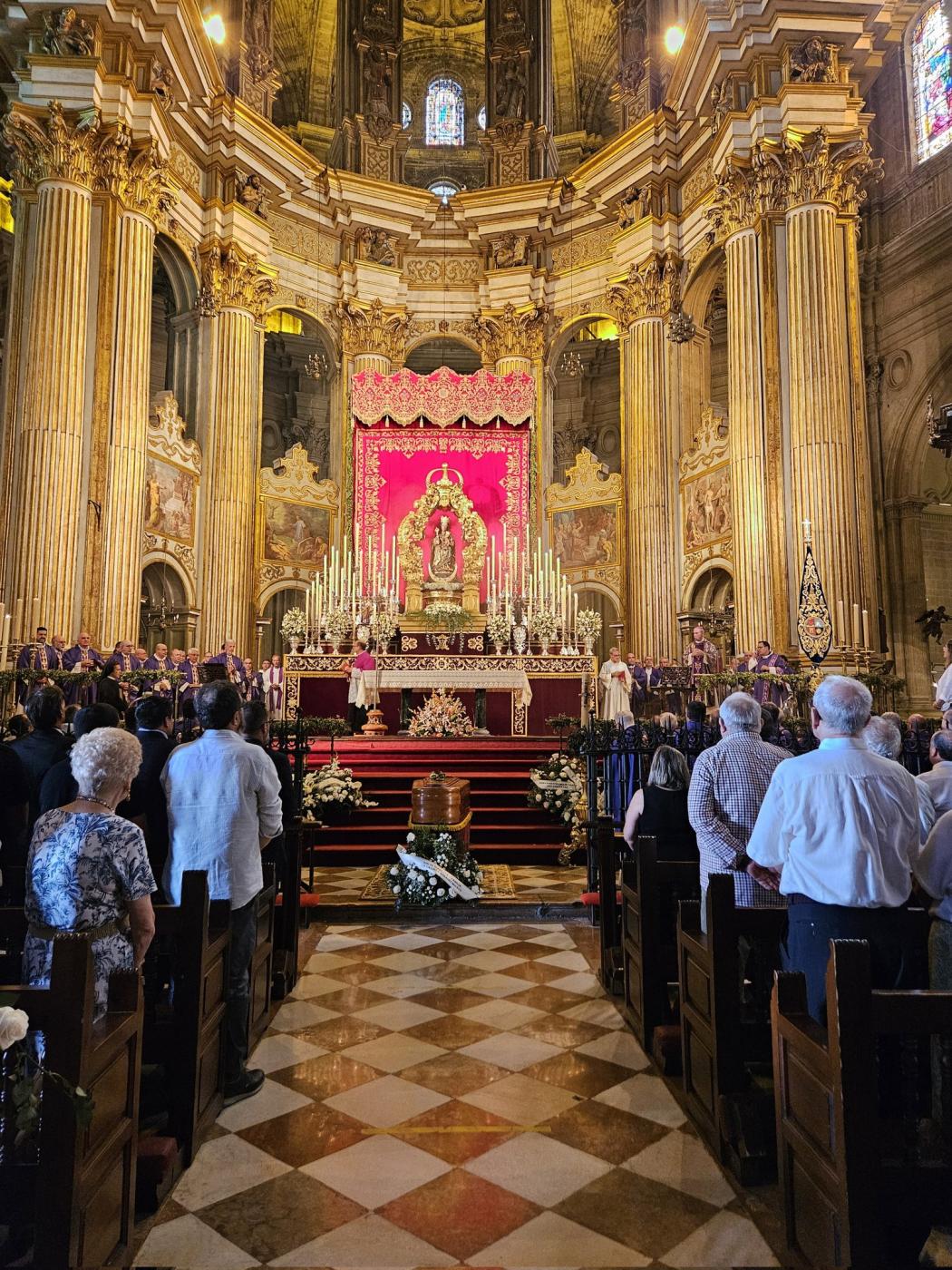 Funeral por el sacerdote Felipe Reina celebrada en la Catedral de Málaga