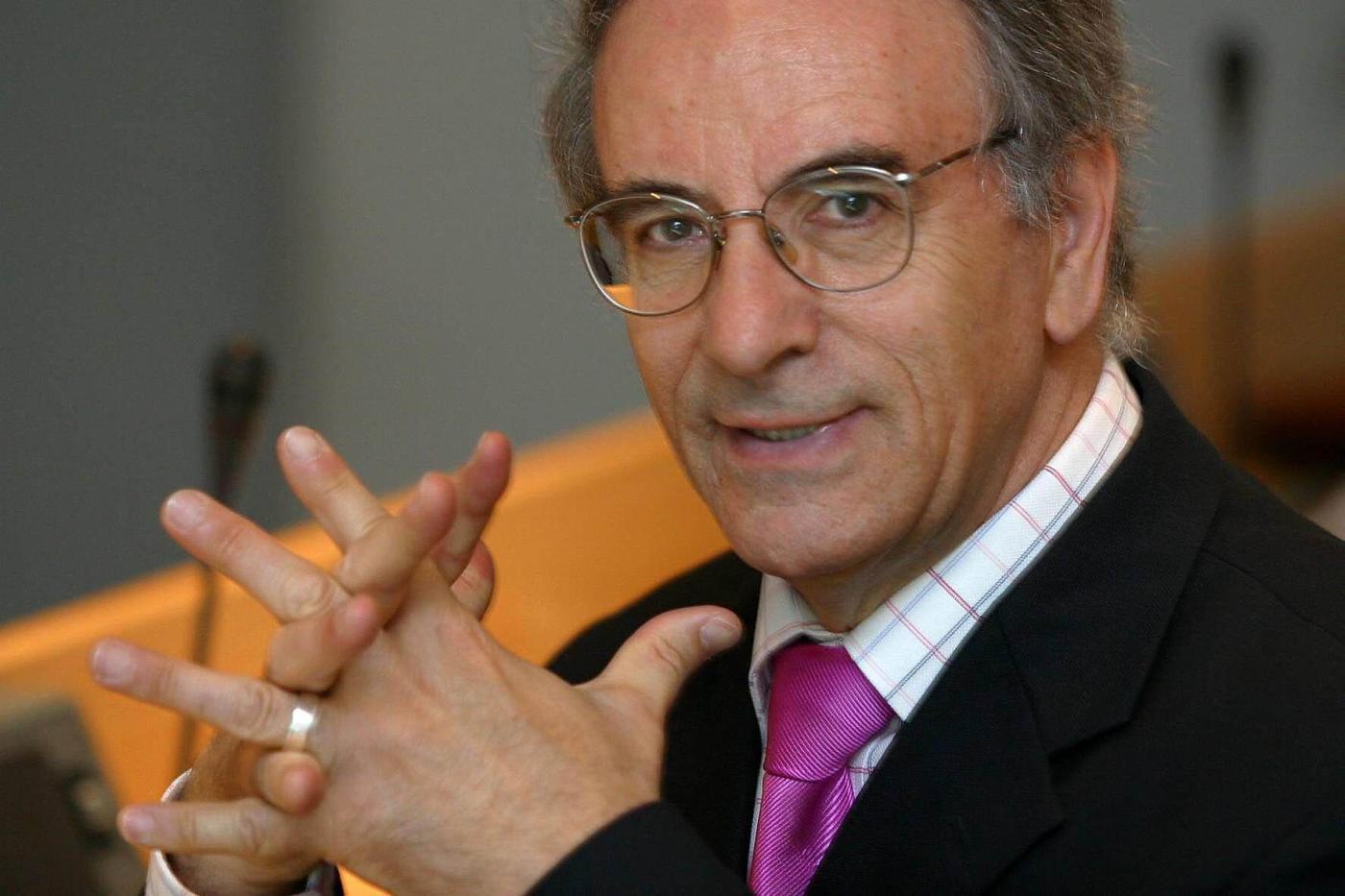 Seminaristas y sacerdotes dominan el diálogo con Ángel Lafuente