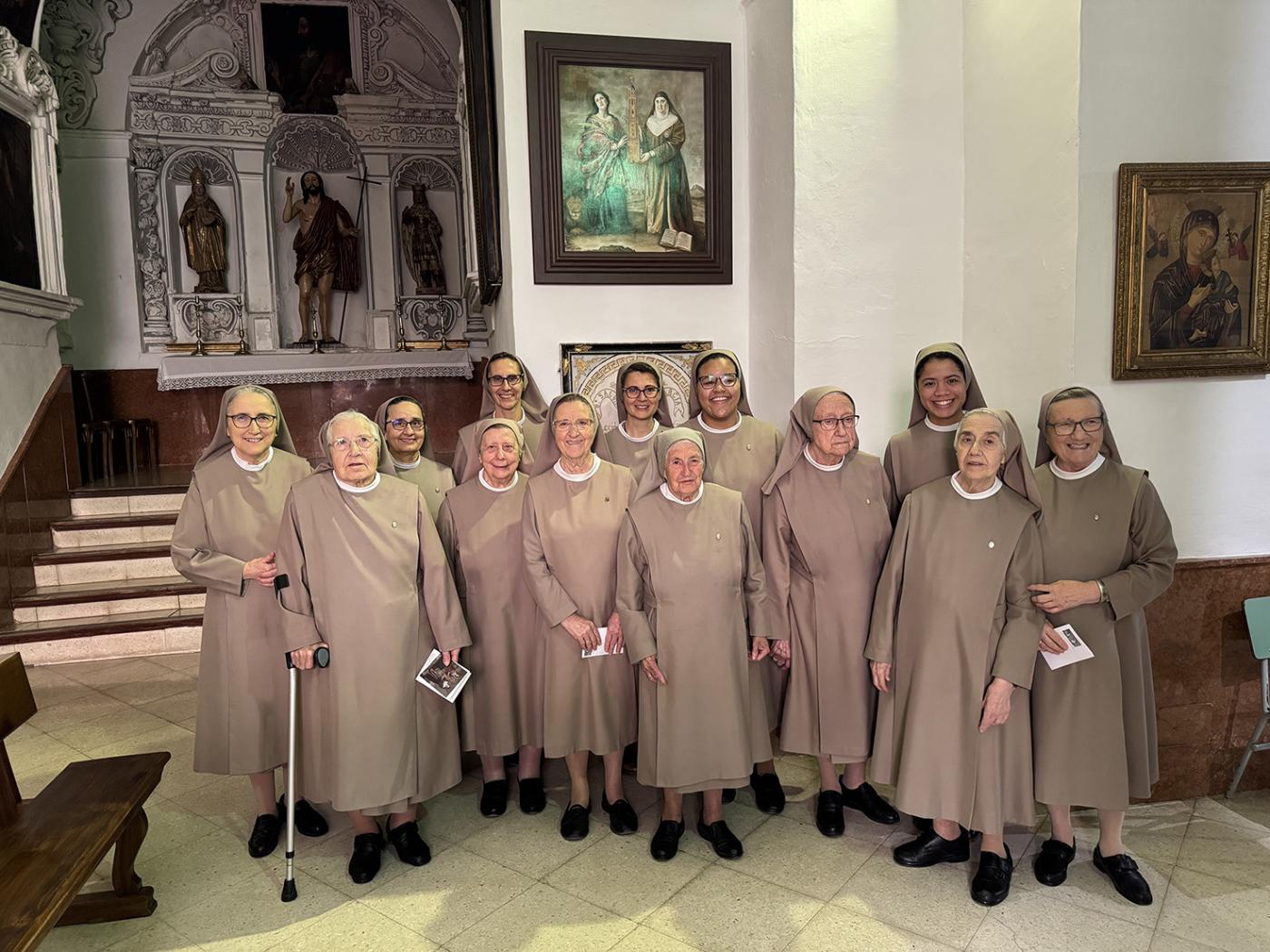 Entrega del cuadro “La Santidad en Antequera: Santa Eufemia y Madre Carmen”, de Eva Escobar