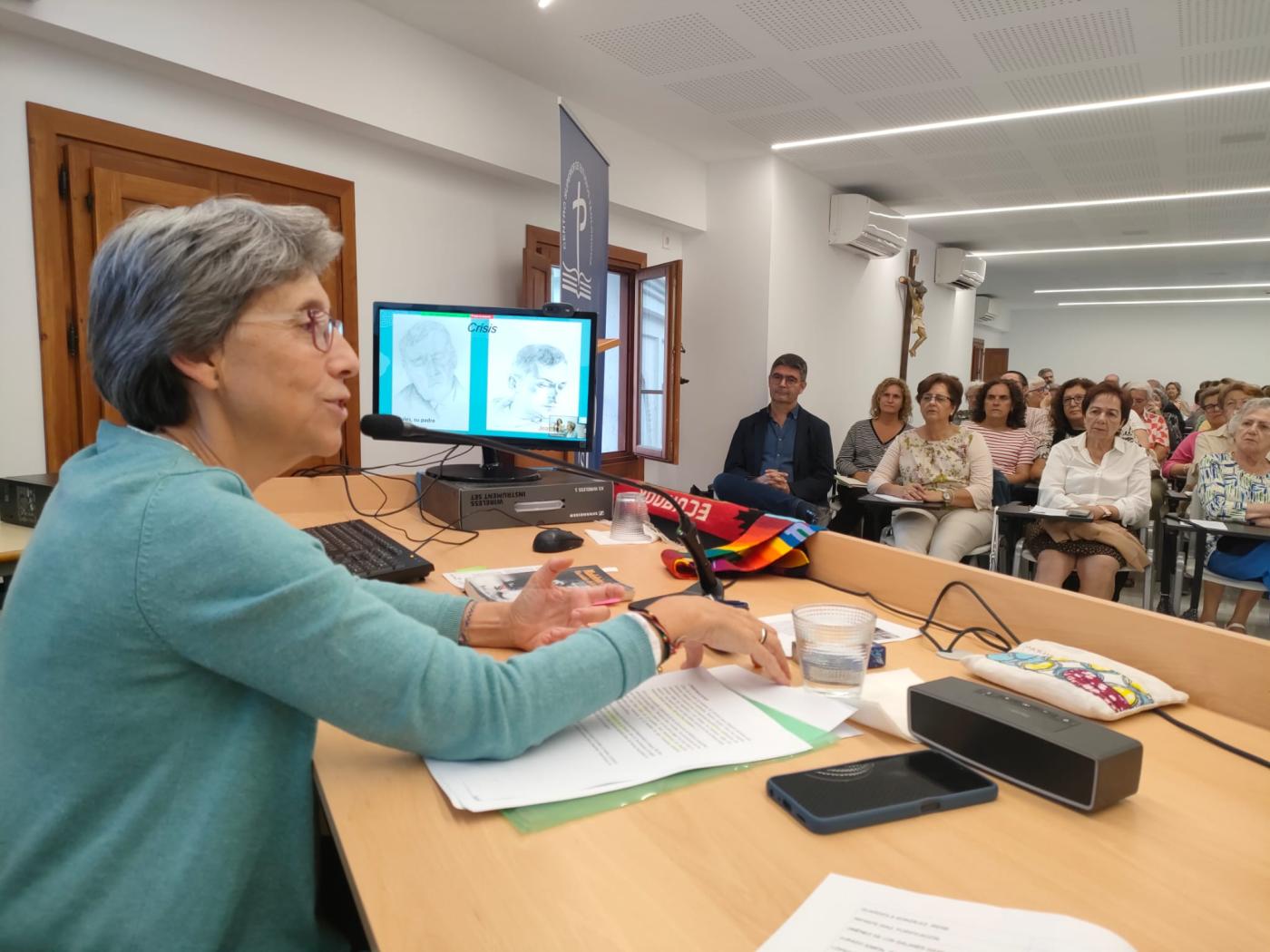 Mariola López Villanueva rscj clausuró la primera Semana de Espiritualidad del CESET