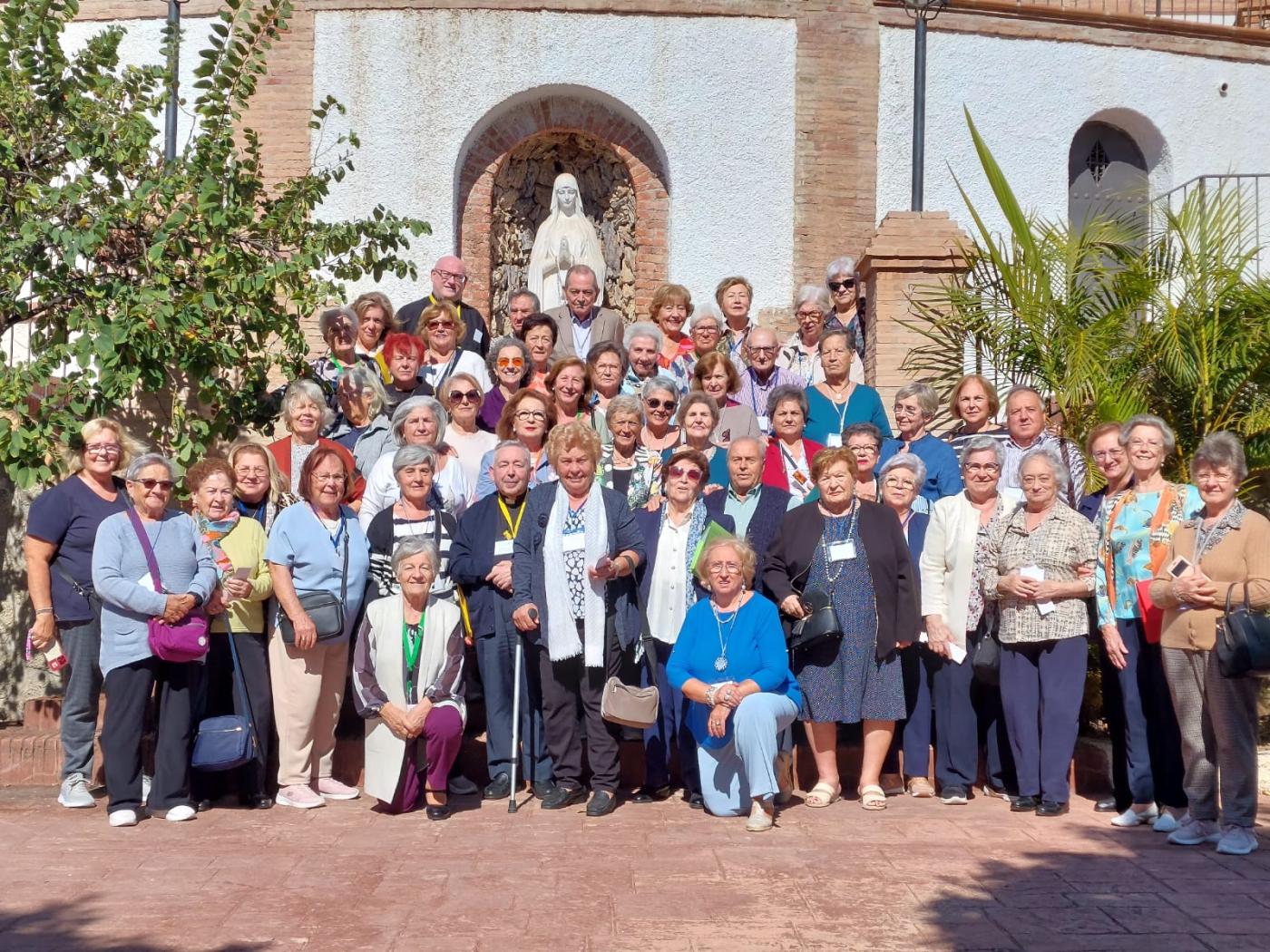 Foto de familia de Vida Ascendente Andalucía en Casa Diocesana Málaga