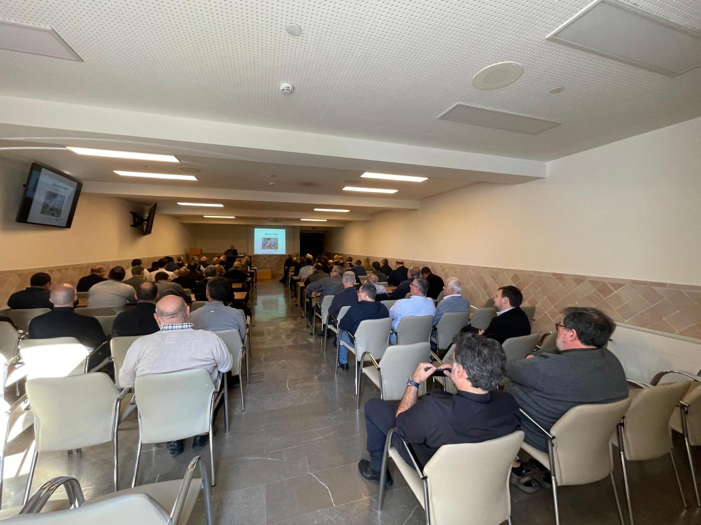 Laicos y clero profundizaron en la oración y el catecumenado