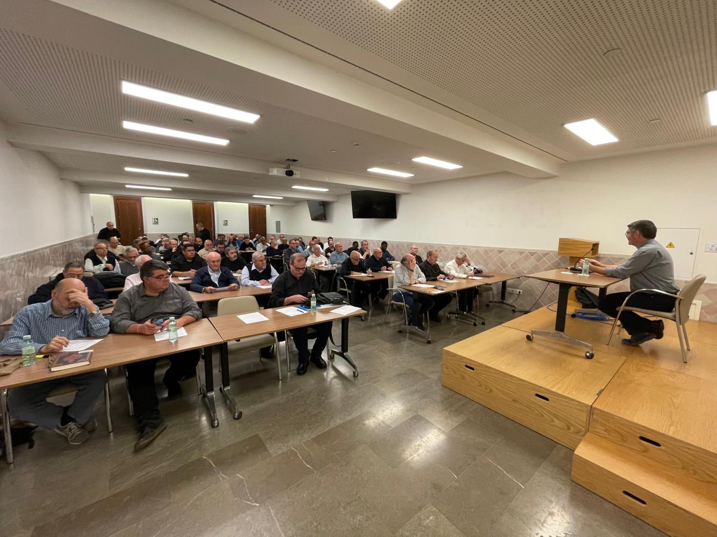 Laicos y clero profundizaron en la oración y el catecumenado