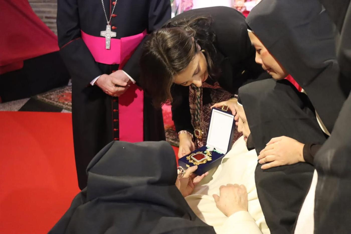 Entrega de la medalla de la Ciudad de Ronda a las Carmelitas Descalzas. FOTO: AYUNTAMIENTO DE RONDA