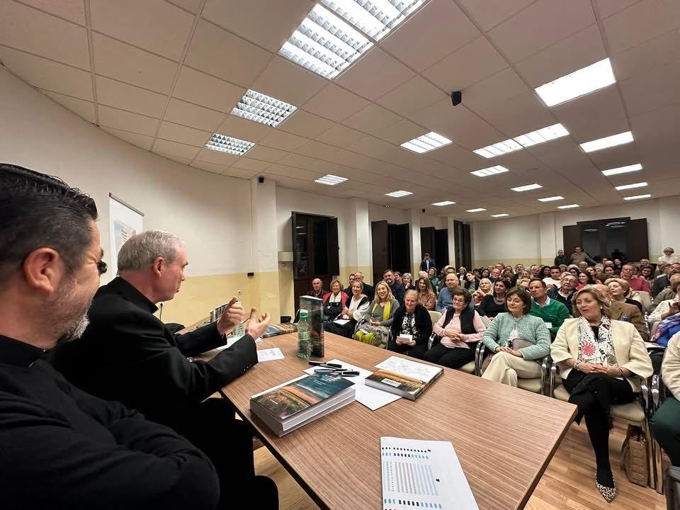 José López Solórzano presenta su libro para reflexionar sobre los evangelios