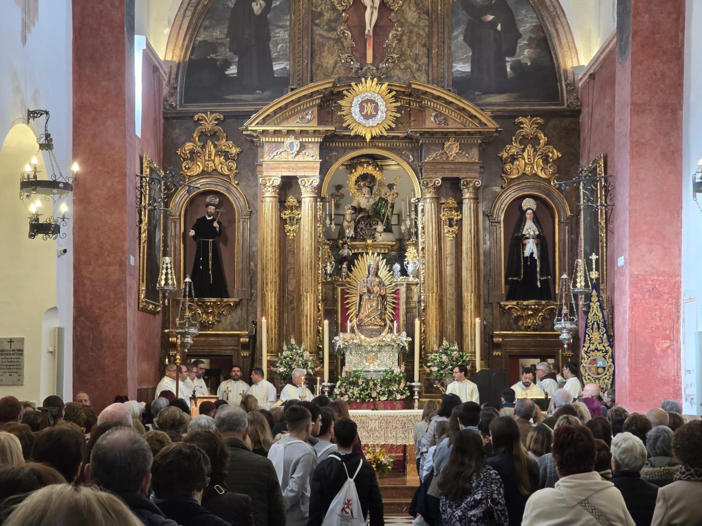 El arciprestazgo de Axarquía Interior vive su peregrinación jubilar hasta el primer templo malagueño