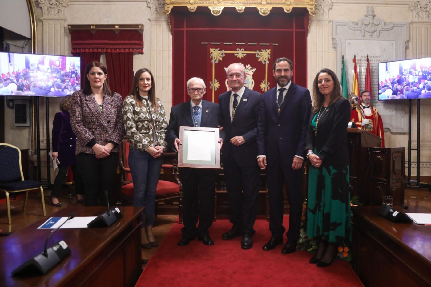 Guillermo Jiménez Smerdou: «Mientras viva y mi mente funcione, seguiré en activo» 
