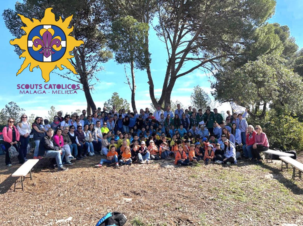 Los Scouts Católicos de Málaga celebran su día ante la Cruz del Monte San Antón 