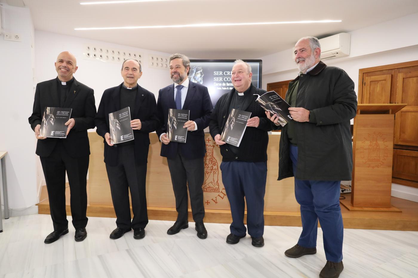 La Expiración edita un curso básico de formación cofrade obra de Alfonso Crespo