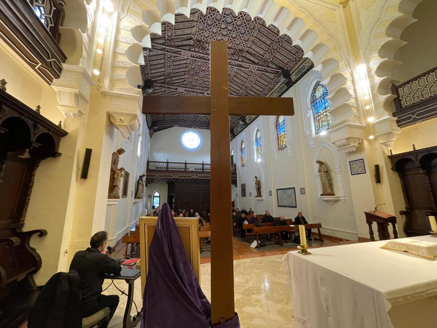 El sacerdote Germán Ruiz dirige el retiro de Cuaresma para el clero // E. LLAMAS