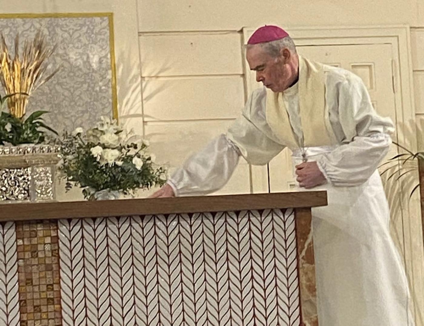 Celebración de la dedicación del nuevo altar y bendición del nuevo ambón de la parroquia de Fátima en el 75 aniversario de la llegada a Málaga de la imagen de la Virgen
