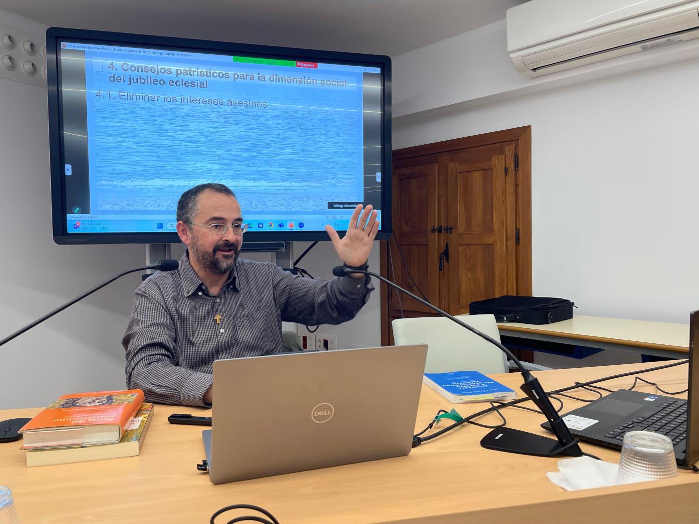 El profesor José Manuel Llamas, doctor en Patrología, impartió la cuarta sesión del Curso Bíblico Año de Gracia y Esperanza