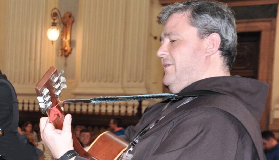 Nos rezamos cantando, en Cuaresma, con Fray Madu