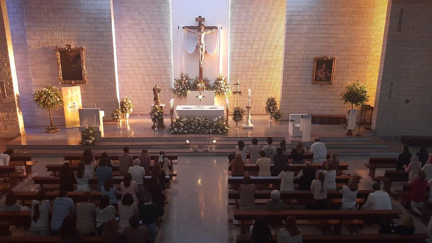 Los jóvenes de San Miguel rezan por el eterno descanso del papa Francisco
