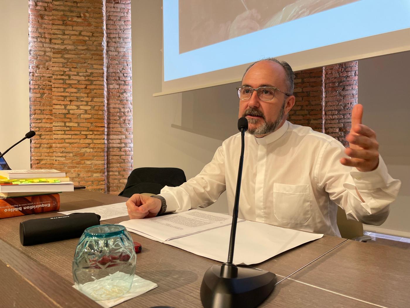 Audio de las ponencias del sacerdote Emilio López sobre la Dei Verbum