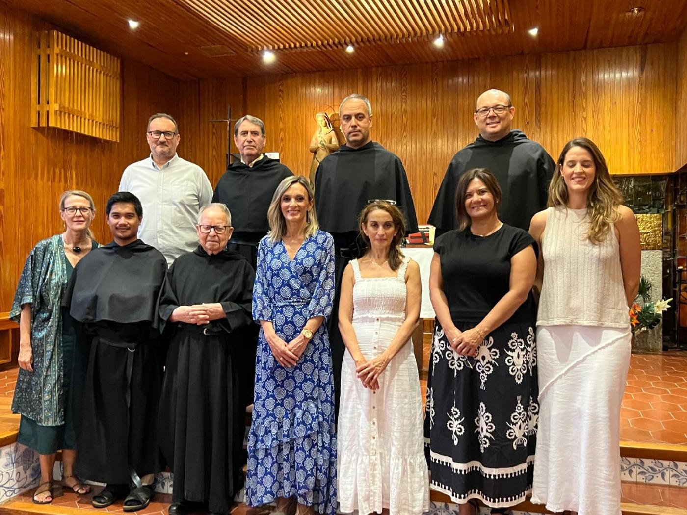 Agustín Herrero, superior de la comunidad de Málaga, junto a miembros de la Junta del Colegio de Málaga