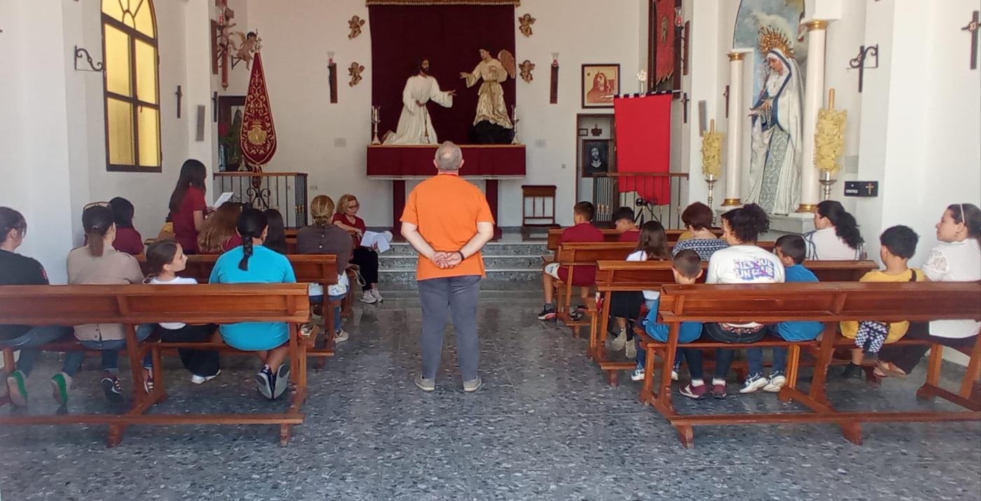 Los jóvenes de Álora celebraron la Pascua con un Via Lucis muy especial