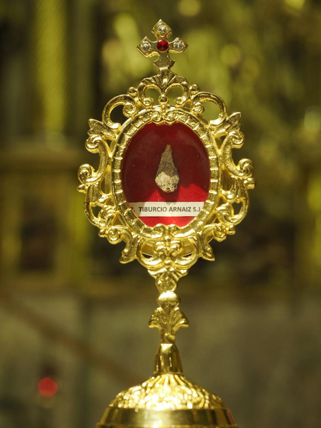 Entrega de la reliquia del P. Arnaiz al arzobispo de Valladolid, Mons. Luis Argüello