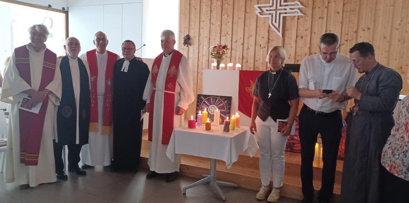 Vigilia Ecuménica de Pentecostés celebrada en la Iglesia Evangélica Luterana de Finlandia, en la localidad malagueña de Los Boliches.